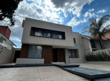 Casa en condominio de 3 habitaciones, Atizapán de Zaragoza · Residencia Renovada Club de Golf Chiluca, Zona Esmeralda | a Pasos de Casa Club.