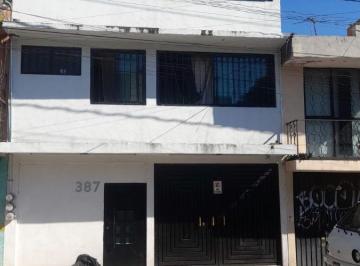 Casa de 7 habitaciones, Morelia · Casa Amplia 6 Rec 6 Baños Para Vivir o Cómo Negocio Da 29 Mil Mensual a un Lad Estadio Morelos