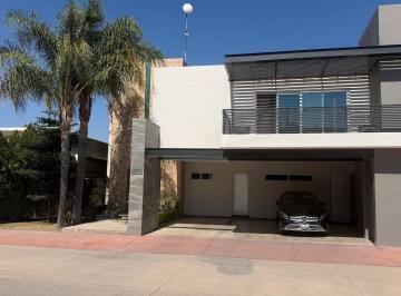 Casa · 414m² · 3 Recámaras · 3 Estacionamientos · Casa en Venta Hacienda Santa Fe León, Guanajuato
