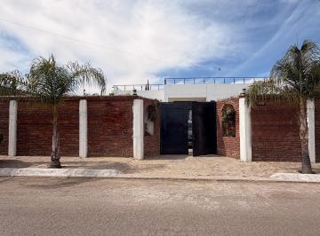 Casa · 490m² · 4 Recámaras · 5 Estacionamientos · Casa en Venta Lomas del Sur Silao, Guanajuato