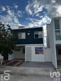 Casa · 185m² · 3 Recámaras · 1 Estacionamiento · Venta de Casa en Gran Calzada II a 7 Cerca de Aeropuerto.