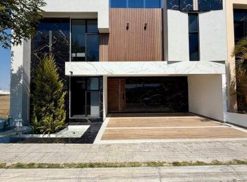 Casa · 276m² · 4 Recámaras · 2 Estacionamientos · Casa - Fraccionamiento Lomas de Angelópolis