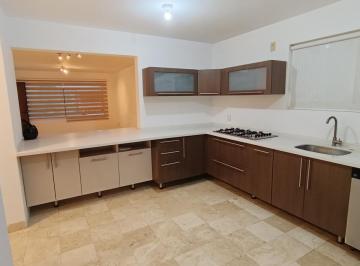 Casa en condominio · 172m² · 3 Recámaras · 2 Estacionamientos · Casa en Renta en Real del Bosque con 3 Recamaras y Amplio Jardin