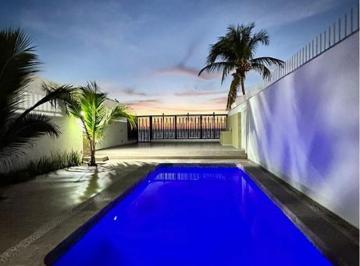 Casa de 4 habitaciones, Manzanillo · Casa con Alberca a La Orilla del Mar