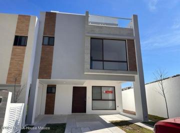 Casa de 3 habitaciones, El Marqués · Rento Casa con Roof en Privada con Amenidades en Zibata 3 Recamaras + Estudio 4 Baños 2 Autos