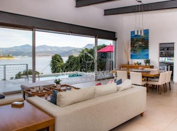 Casa de 4 habitaciones, Valle de Bravo · Casa en Valle con Extraordinaria Vista Al Lago