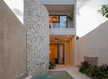 Casa · 292m² · 4 Recámaras · 1 Estacionamiento · Casa Remodelada en El Barrio de Santiago, Centro.
