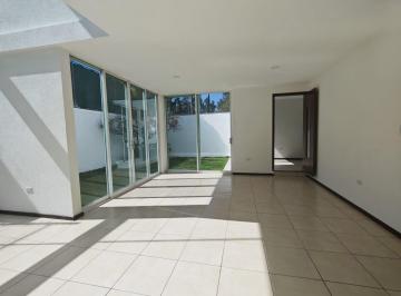 Casa · 246m² · 3 Recámaras · 2 Estacionamientos · Venta Preciosa Residencia Dentro de Fraccionamiento Recta a Cholula; Espacios Amplios y Luminosos