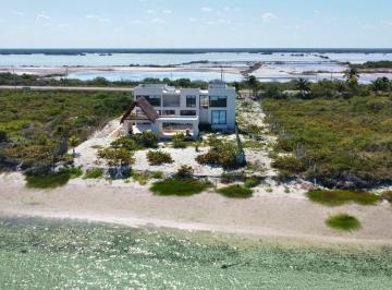 Casa · 520m² · 4 Recámaras · 10 Estacionamientos · Casa Frente Al Mar en Las Hermosas Playas de San Crisanto, Yucatán