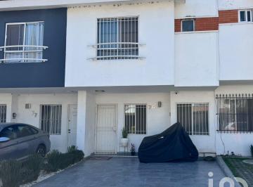 Casa · 118m² · 3 Recámaras · 2 Estacionamientos · Venta Casa Parques del Bosque