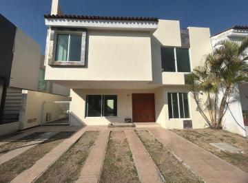 Casa · 238m² · 3 Recámaras · 3 Estacionamientos · Jardin Real 3 Habitaciones 2 Niveles
