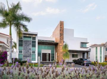 Casa de 4 habitaciones, Tlajomulco de Zúñiga · Casa Amplia en Venta en Casa Fuerte, Tlajomulco