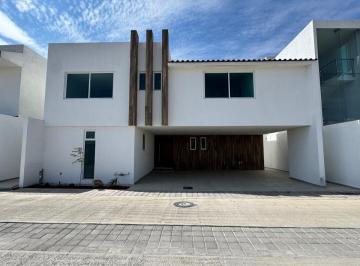Casa en Venta de 4 habitaciones · Moderna Casa Para Estrenar en Metepec Fracc Villas Duraznos
