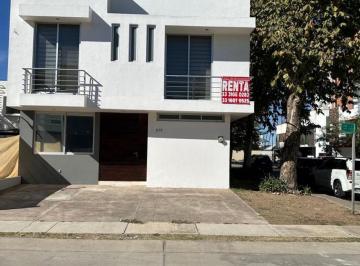 Casa de 3 habitaciones, Zapopan · Moderna Casa en Renta en Santillana 1diseño Contemporáneo Zapopan Jalisco México
