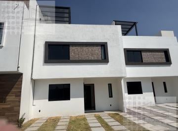 Casa en condominio · 210m² · 3 Recámaras · 2 Estacionamientos · Casa en Condominio Esmeralda V