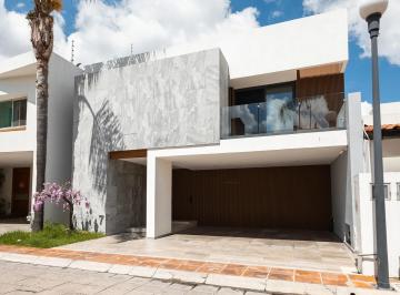 Casa · 348m² · 3 Recámaras · 2 Estacionamientos · Casa en San Martinito