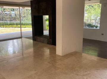 Casa · 600m² · 5 Recámaras · 3 Estacionamientos · Venta Preciosa Residencia Dentro de La Vista Country Club Puebla