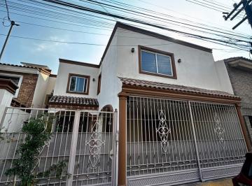 Casa · 365m² · 3 Recámaras · 2 Estacionamientos · Casa en Colinas de San Jerónimo