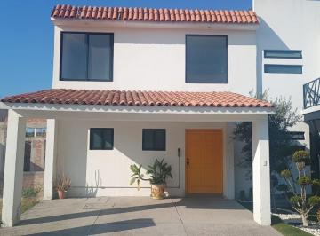 Casa · 227m² · 3 Recámaras · 3 Estacionamientos · Casa en Venta en Fracc. Real de San Antonio