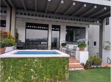 Casa de 3 habitaciones, Valle de Bravo · Villa en Venta en Condominio/pueblo/valle de Bravo