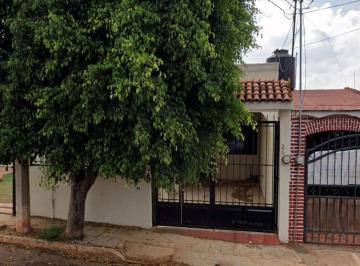 Casa de 3 habitaciones, Tepatitlán de Morelos · Casa en Venta en Amplio Terreno en Fraccionamiento Los Sauces