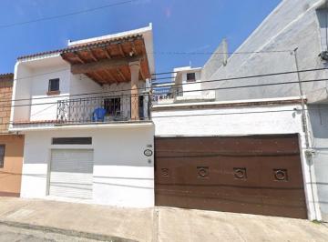 Casa de 4 habitaciones, Cuernavaca · Casa en Venta con Local Comercial en Cuauhnahuac, Cuernavaca