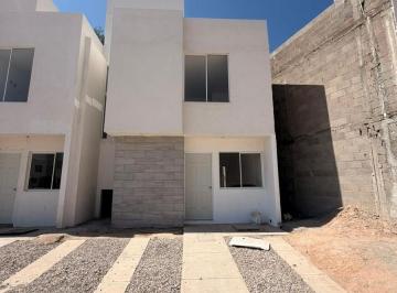 Casa · 90m² · 3 Recámaras · 2 Estacionamientos · Casa en Venta en Campeones Olímpicos - Soledad de Graciano Sánchez