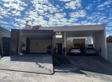 Casa · 1250m² · 4 Recámaras · 3 Estacionamientos · Casa - Vista Real