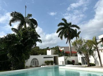 Casa · 350m² · 6 Recámaras · 2 Estacionamientos · Vendo Casa con Amplia Alberca en Álamos Sm 311 a Una Calle Av Huayacan de 5 Rec y 1 Bungaló