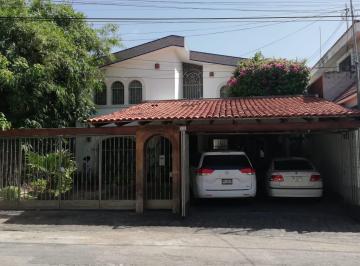 Casa · 350m² · 3 Recámaras · 4 Estacionamientos · Casa - Fraccionamiento Campestre