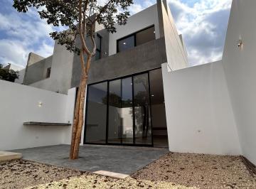 Casa · 214m² · 3 Recámaras · 2 Estacionamientos · Casa en Venta Milea - Dzibichaltún