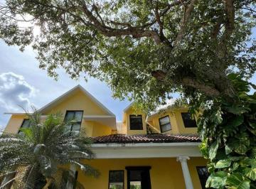 Casa · 572m² · 4 Recámaras · 3 Estacionamientos · Casa en Venta en Cholul