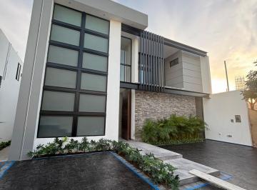 Casa · 326m² · 4 Recámaras · 3 Estacionamientos · Casa en Temozón Norte
