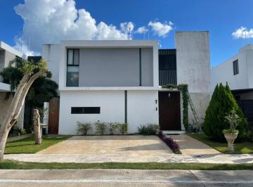 Casa · 183m² · 3 Recámaras · 2 Estacionamientos · Casa en Venta en Privada Olivos - Cholul