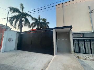Casa · 200m² · 3 Recámaras · 2 Estacionamientos · Townhouse en Venta en Montecristo