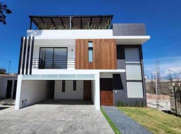 Casa · 350m² · 3 Recámaras · 4 Estacionamientos · Casa en Venta San Salvador Tizatlalli, Metepec