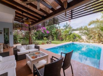 Casa · 450m² · 4 Recámaras · 3 Estacionamientos · Villa Magna Hermosa Casa en Venta, Amueblada