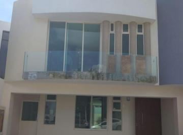 Casa · 178m² · 3 Recámaras · 2 Estacionamientos · Fracc. La Rioja 3 Habitaciones 2 Niveles