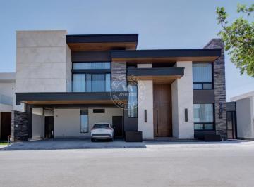 Casa de 5 habitaciones, Saltillo · Espectacular Residencia en Venta en Rincón de Los Encinos