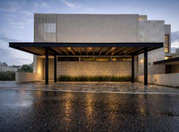 Casa de 4 habitaciones, Querétaro · Casa en Venta en Altozano, Querétaro. 4 Recámaras, Una en Pb, Luxury