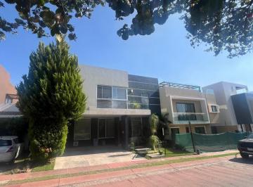 Casa de 3 habitaciones, Tlajomulco de Zúñiga · Casa con Sótano – Fraccionamiento La Rioja