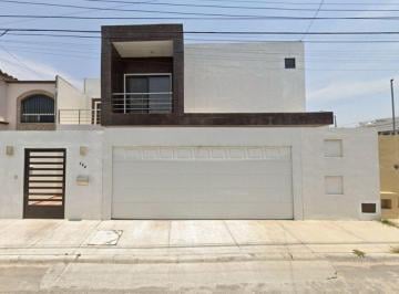 Casa de 3 habitaciones, Saltillo · Amplia Propiedad en Saltillo