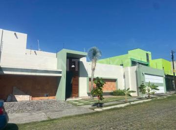 Casa · 702m² · 4 Recámaras · 4 Estacionamientos · Casa Francisco Rangel, Esmeralda Norte.