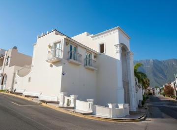 Casa de 3 habitaciones, Monterrey · Casa en Venta en Esquina en Cumbres Elite Monterrey