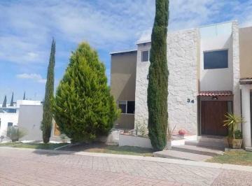 Casa · 365m² · 4 Recámaras · 3 Estacionamientos · Casa en Corregidora