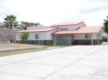Casa · 495m² · 4 Recámaras · 5 Estacionamientos · Casa en Corregidora
