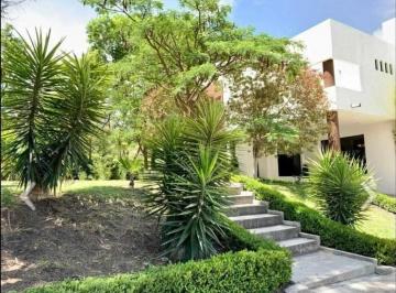 Casa · 1100m² · 5 Recámaras · 10 Estacionamientos · Casa en Corregidora