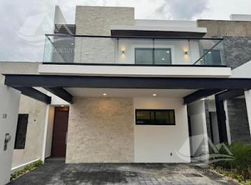 Casa · 251m² · 5 Recámaras · 3 Estacionamientos · Casa en Venta en Rio Cancun