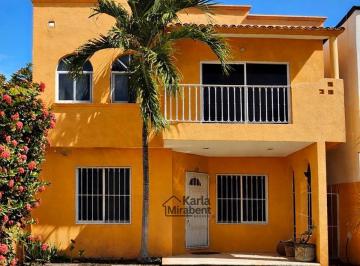 Casa · 200m² · 4 Recámaras · 4 Estacionamientos · Casa en Av Las Torres en Privada