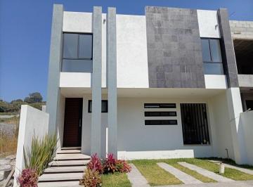 Casa de 4 habitaciones, Cuernavaca · Casa en Cuernavaca con Alberca Privada, 3 Recámaras y Estudio